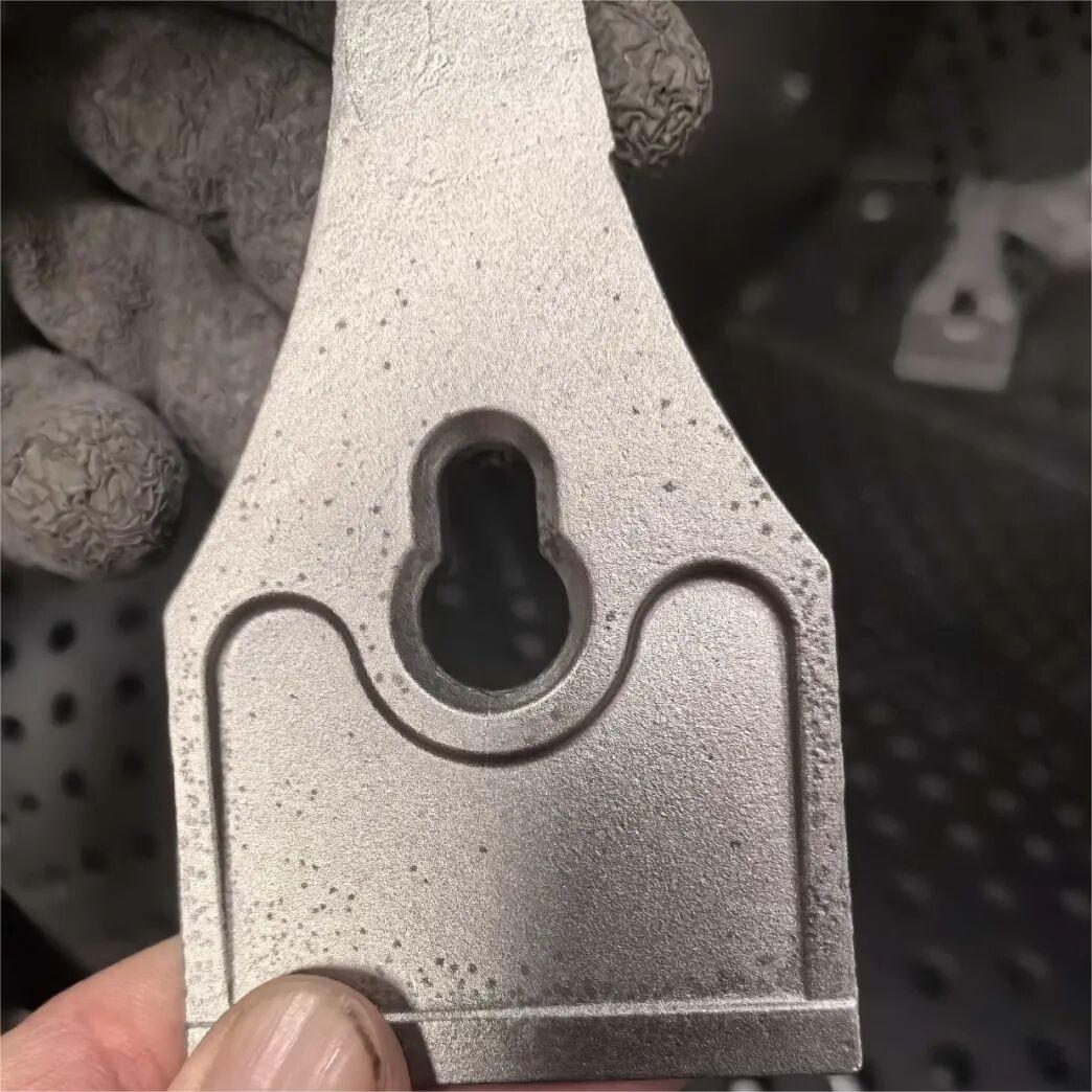 Izdelava 410 delov iz nerjavečega jekla s silicijevim dioksidom, ki tehtajo 205 gramov, s površinskimi napakami zaradi oksidacije: vzroki in rešitve